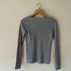 Vネック リブニット セーター グレー 長袖 トップス①の画像