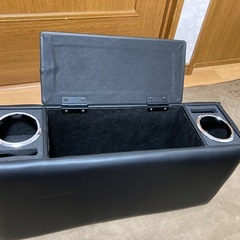 170系シエンタ　専用センターコンソールの画像