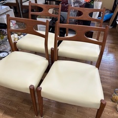 モデルルーム展示品曲木細工のダイニングチェアの画像