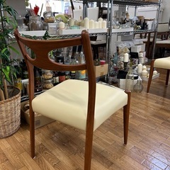 モデルルーム展示品曲木細工のダイニングチェアの画像