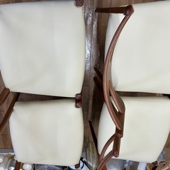 モデルルーム展示品曲木細工のダイニングチェアの画像