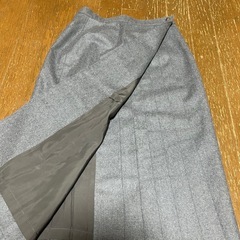 グレー　ウール　膝丈スカートの画像