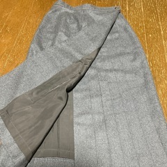 グレー　ウール　膝丈スカートの画像