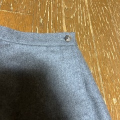 グレー　ウール　膝丈スカートの画像