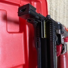 MAX製エアタッカー、ステープル用、ケース付き。中古動作品　ステーブル二箱付き。 の画像