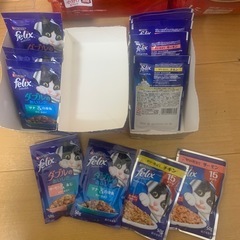 猫用カリカリとパウチの画像