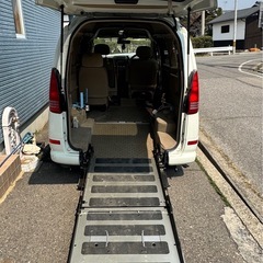 日産 セレナ 
介護車両の画像