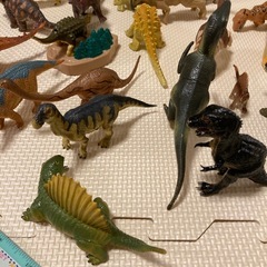 【11/8引き渡し希望】無料　フィギュア　恐竜　の画像