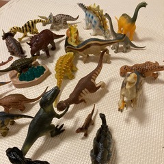 【11/8引き渡し希望】無料　フィギュア　恐竜　の画像
