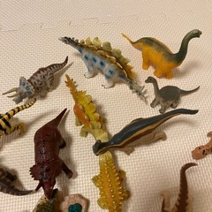 【11/8引き渡し希望】無料　フィギュア　恐竜　の画像