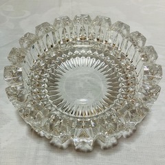 【期間限定 新品未使用】クリスタルデザインのカットガラス灰皿①の画像