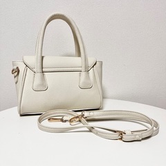 ショルダーバッグ ハンドバッグ 白の画像