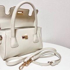 ショルダーバッグ ハンドバッグ 白の画像