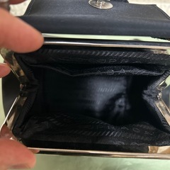 PRADA ブラック がま口ハンドバッグの画像