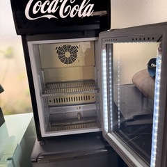 コカコーラ冷蔵庫の画像