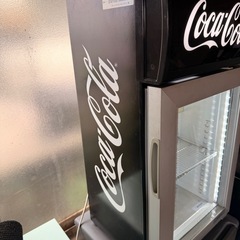 コカコーラ冷蔵庫の画像