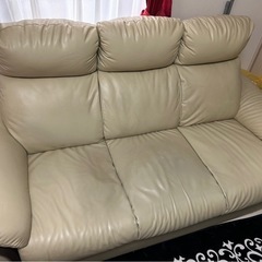 3人掛けソファー　最初の方に決まりました‼️の画像