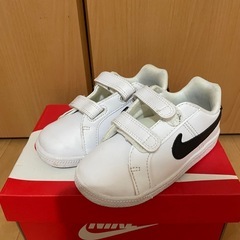 NIKE ベルクロストラップスニーカー
の画像