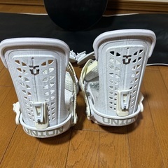 スノーボード（板とビンディング）の画像