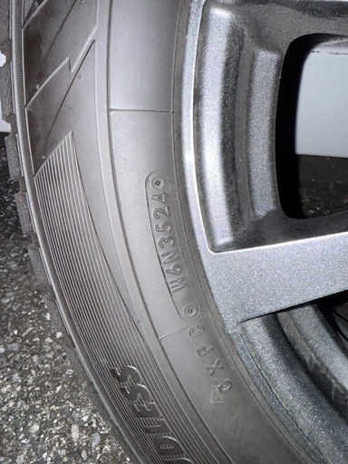 超美品　TOYOタイヤ　
スタッドレス　225/60R17