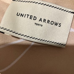 UNITED ARROWS　ベージュ トップスの画像