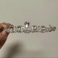ウェディングアクセサリー ティアラ&イヤリング&ネックレスの画像