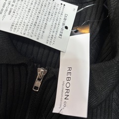 新品❣️リボーンカンパニー　カーディガンZipコンパクト　フリーの画像