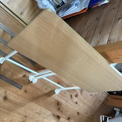 折り畳みテーブルの画像