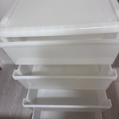 四段ボックス　衣装ケース　白　コマつきの画像