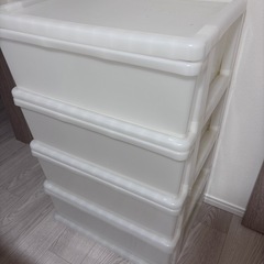 四段ボックス　衣装ケース　白　コマつきの画像