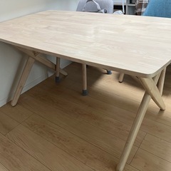 ダイニングテーブル
の画像