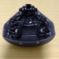 自転車　サドル　グレーの画像