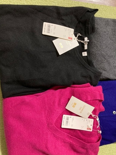 UNIQLO カシミヤ100   丸首黒グレー　Lサイズ　Vネックピンク　Lサイズ　カーディガン紺色XLサイズ4枚セット