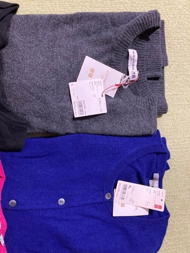 UNIQLO カシミヤ100   丸首黒グレー　Lサイズ　Vネックピンク　Lサイズ　カーディガン紺色XLサイズ4枚セット