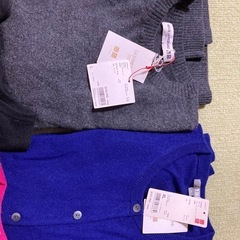 UNIQLO カシミヤ100   丸首黒グレー　Lサイズ　Vネックピンク　Lサイズ　カーディガン紺色XLサイズ4枚セットの画像