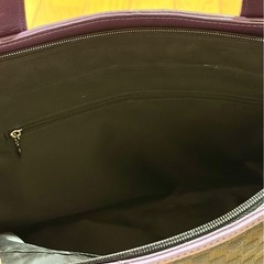 黒と紫のチェック柄トートバッグの画像