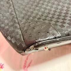 黒と紫のチェック柄トートバッグの画像