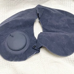 ネックピローとカップホルダーの画像