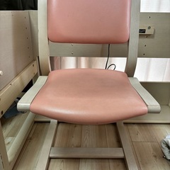 カリモクとベネッセコラボ「学び成長デスク/いす／椅子」の画像