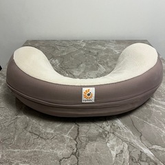 エルゴベビー　授乳クッションの画像