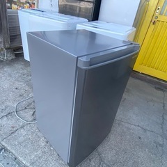 福岡市内-久留米-小郡配送無料　保証あり冷凍庫 60L Grand-Line シルバー AFR-60L01SL (D)
の画像
