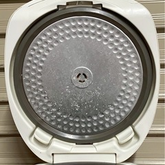 TOSHIBA ジャー炊飯器　2016年製　5.5合炊きの画像