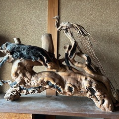 流木を素材とした工芸品の画像