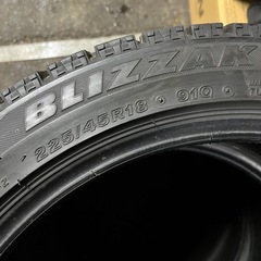 ブリジストン VRX スタッドレス 225/45R18 18年製の画像