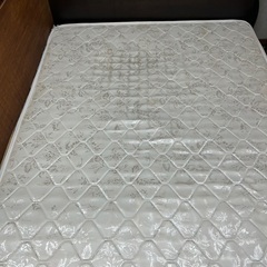 ダブルベッドの画像