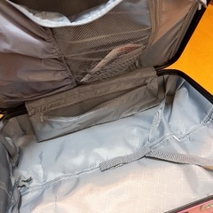 Lサイズのキャリーケースの画像