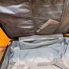 Lサイズのキャリーケースの画像