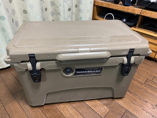 タラスブルバ　クーラーボックス42L