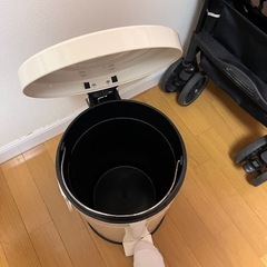 ゴミ箱の画像