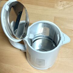 ニトリ 電気ケトル 1L DN362 ホワイト 2022年製 シンプルデザイン 湯沸かしポット コードレス 軽量 コンパクト 電気ポット ケトル 台所家電 家電製品 一人暮らし用 おしゃれ 省スペース キッチン用品 すぐお湯 沸く 生活家電 人気モデル 清潔 中古良品 動作確認済み すぐ使える ニトリ製 ケトル 白の画像